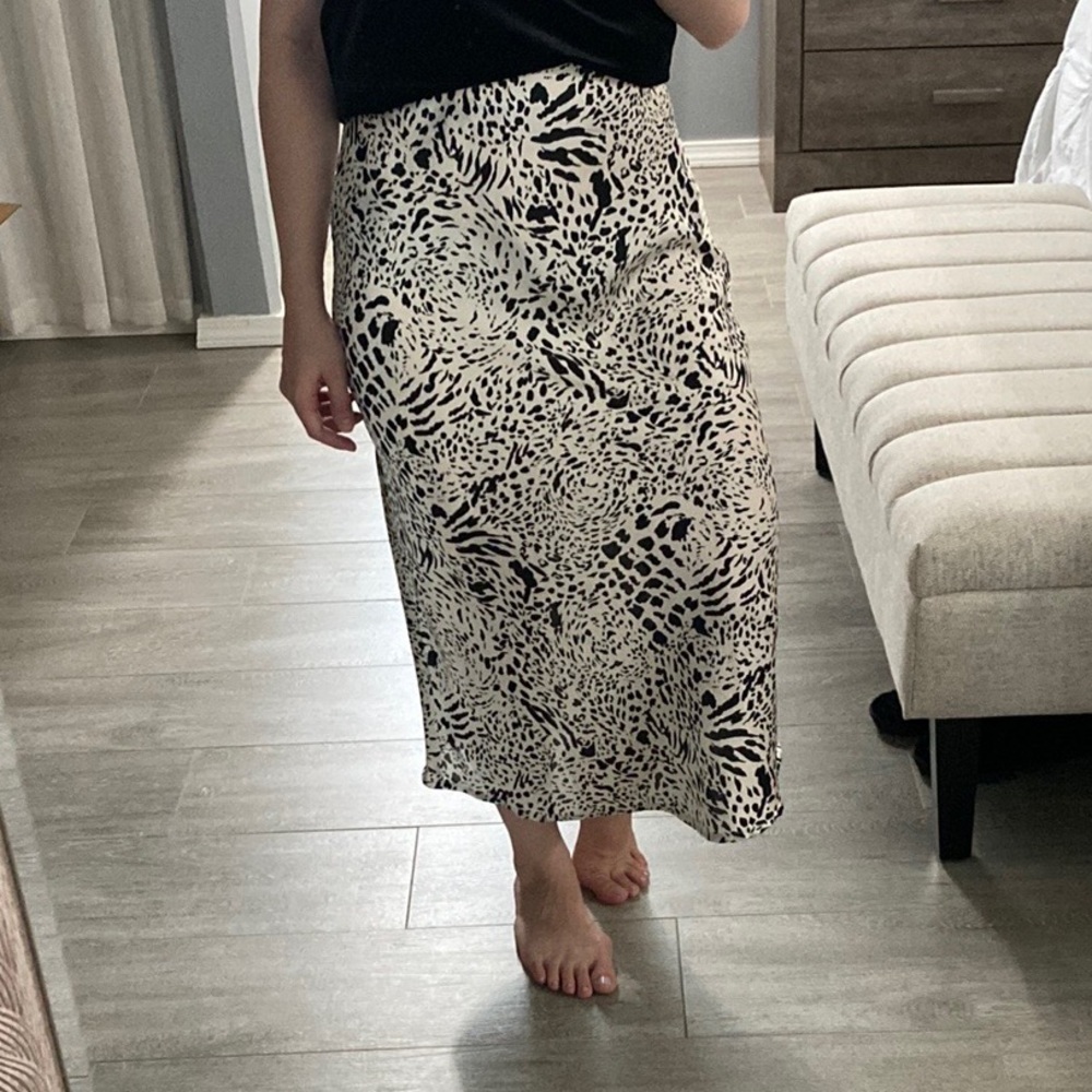 Forever 21 printed midi skirt.